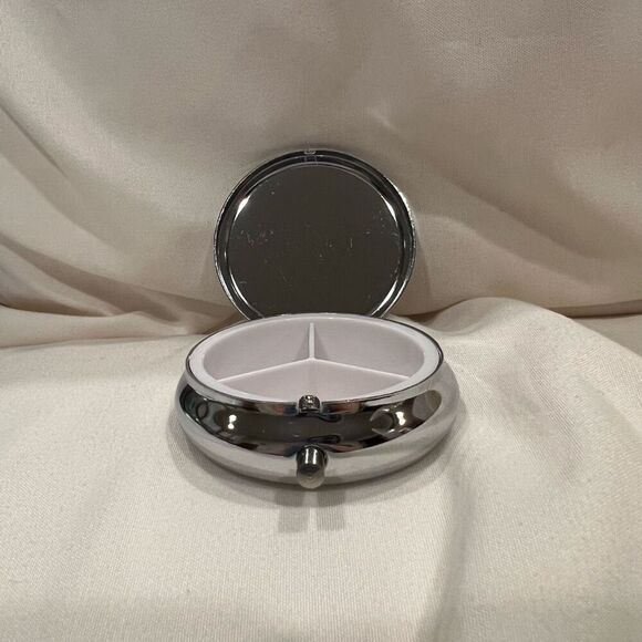 Alice in Wonderland Travel Pill Box 3 Compartment Medicine Pill Case Metal NWT - Picture 5 of 6